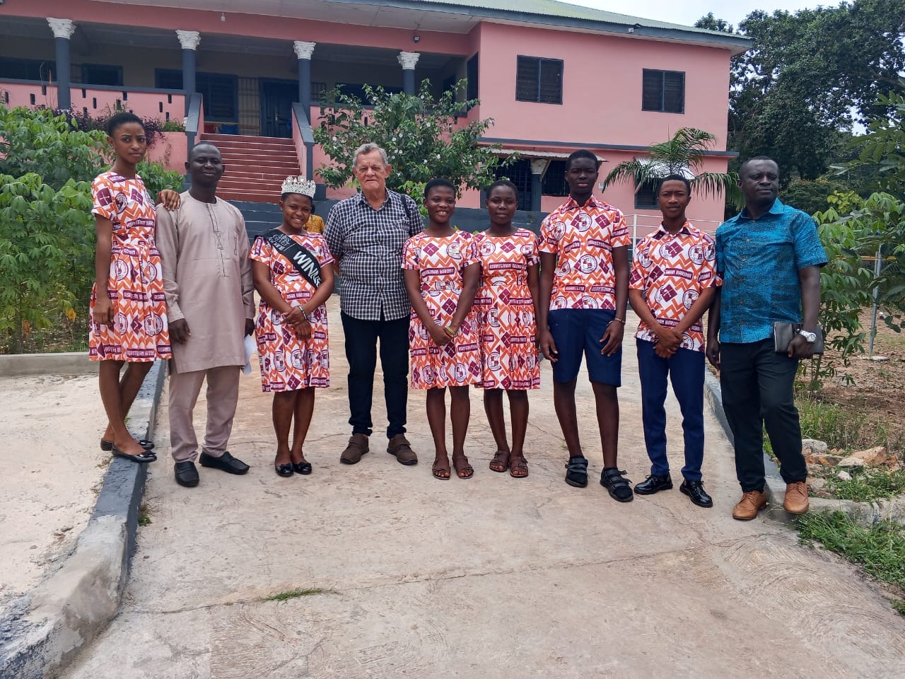 KuTI Students with Distinguished Visitor